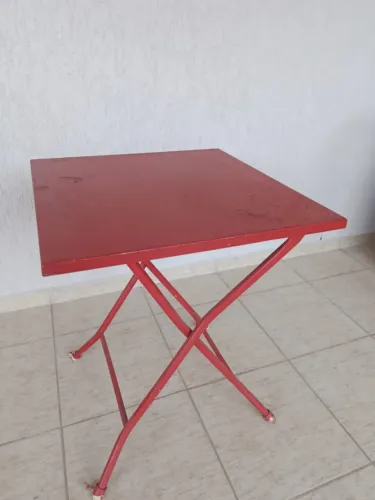 Mesa Dobrável Vermelha de Metal 