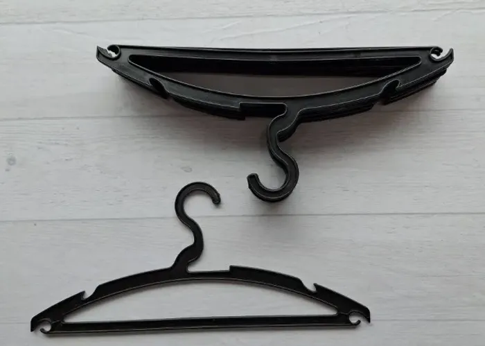 Kit 70 Cabides Pretos de Plástico 40 cm