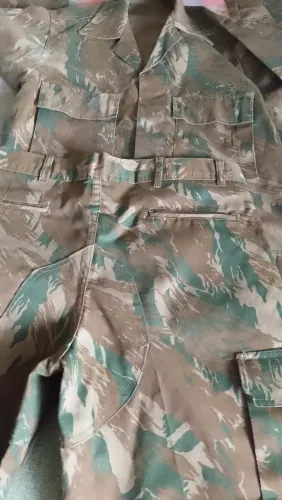 Uniforme camuflado novo