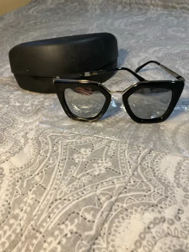 Vendo óculos de sol original da grife Prada, modelo Cinéma Evolution