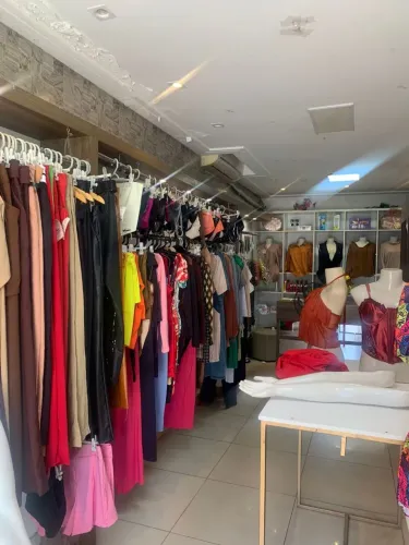 Vendo Loja de roupas.