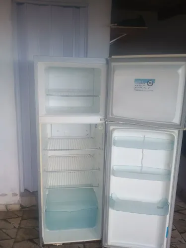 Geladeira e sofá