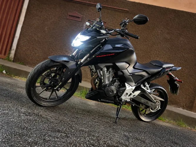 HONDA CB 300 TWISTER