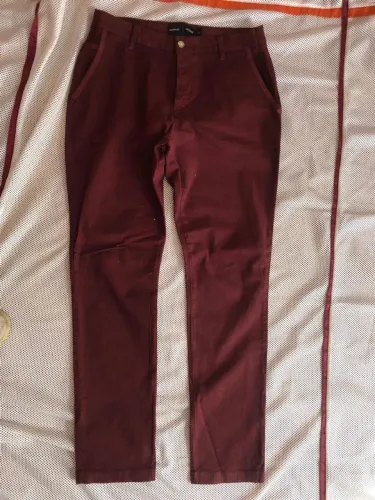 Calça sarja reserva vinho 44 com elastano impecável 