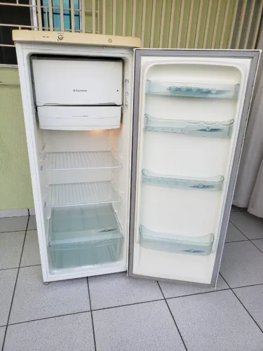 Oportunidade Geladeira Re 26 Electrolux 110 Volts Usada Entrego e Aceito Cartão  