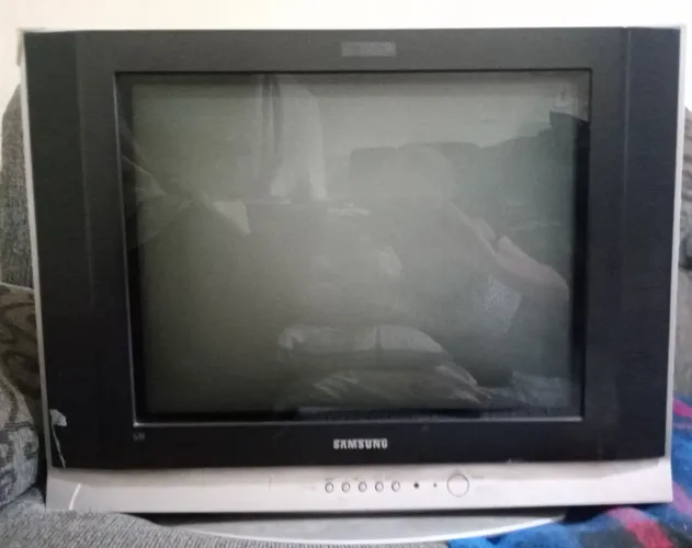 Duas TVs de tubo