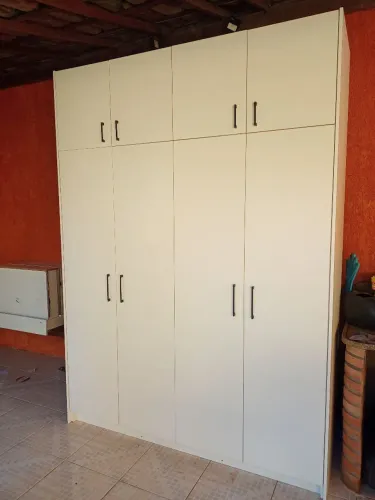 Roupeiro de marcenaria com 1 ano de uso 1,80x2,50x0 57m