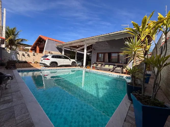 CASA Á 150 METROS DA PRAIA COM CONFORTO E LAZER