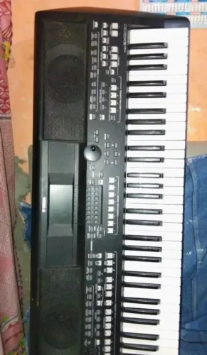 TECLADO YAMAHA SX 600 