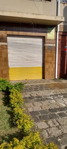 Imóvel para aluguel tem 40 M² com 1 Sala em Santa Cândida - Curitiba - PR