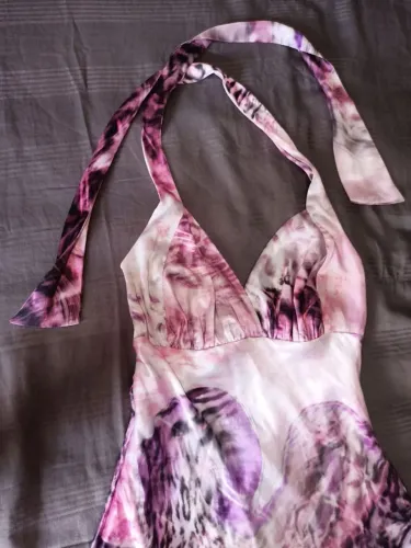 Vestido de festa estampado lilás