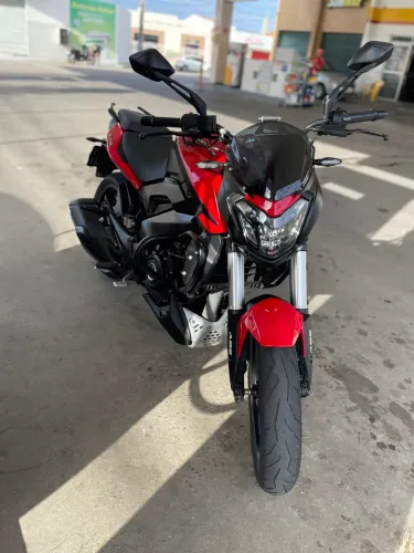 Dominar 400 