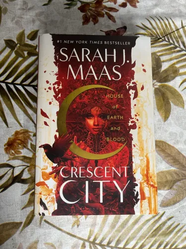 Crescent City (Hardcover - English) - Sarah J. Maas