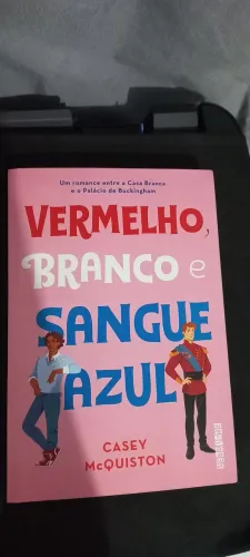 Kit de Livros: A última parada + Vermelho, branco e sangue azul.