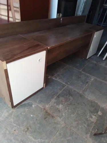 Vendo este movel p.organizaçao de produtos do salão colocar fixado na parede.