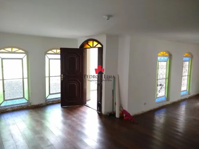 Casa á venda conta com 3 quartos,1 suíte, piscina, com 3 vagas em Vila São Francisco - Pon