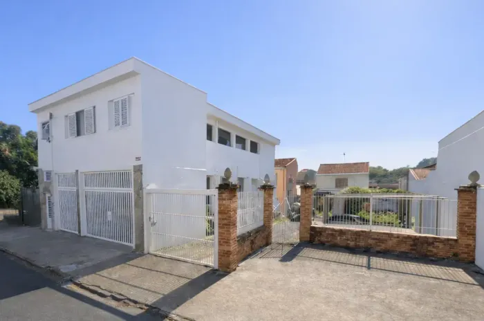 Casa para venda possui 380 metros quadrados com 8 quartos em Centro - Ribeirão Preto - São