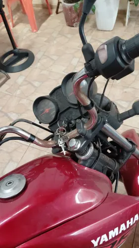 Moto em ótimo estado boa pra sair do pevete