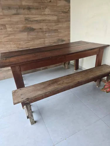 Mesa de madeira.