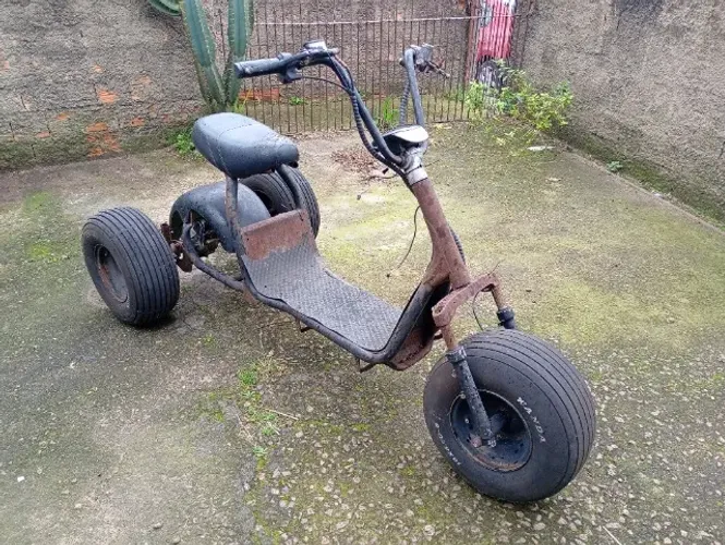 Triciclo elétrico para restaurar