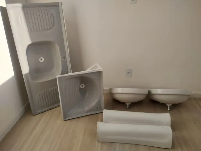 Kit com 2 pia lavatório, 1 pia de cozinha e 1 tanque de esfregar