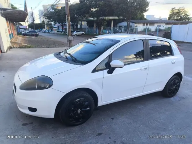 Fiat Punto Attractive 1.4 Fire Flex 8V 5P 2012
