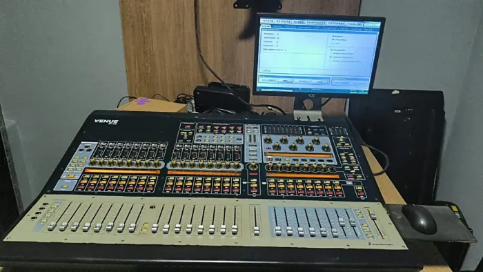 Mesa de Som SC48