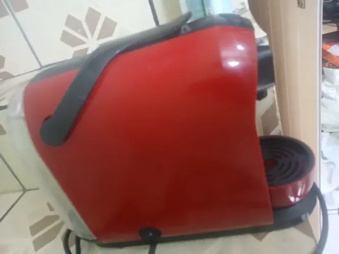 Vendo Cafeteira 3 corações e de brinde 10 capsulas de café