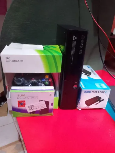 Xbox 360 desbloqueado com 2 controles