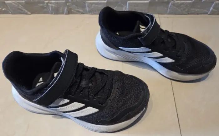 Tênis preto adidas (número 28)