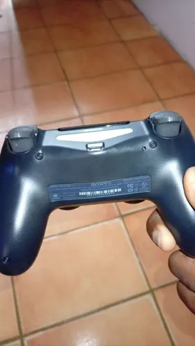 Vendo controle ps4 semi novo 3 meses de comprado