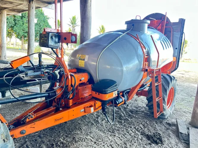 Pulverizador jacto 4 mil litros Para citrus ,com sensor ,em perfeito estado pouco USO.