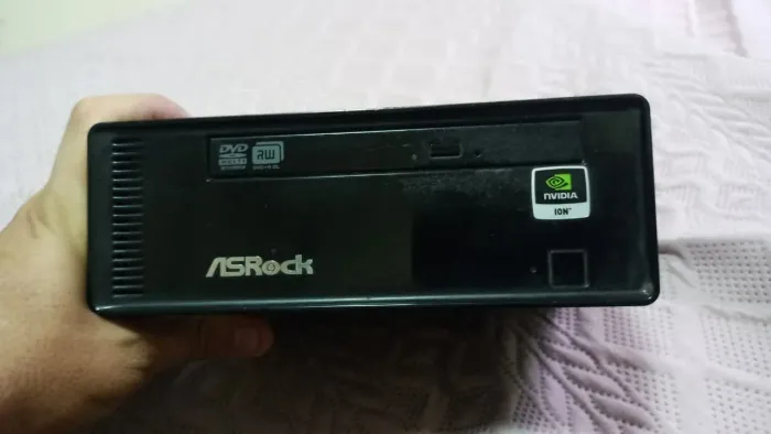 Mini Pc Asrock 4gb ram HD 320 com monitor led