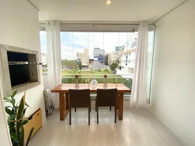 Apartamento em Jurerê com 2 Suítes I Vista Livre I Mobiliado