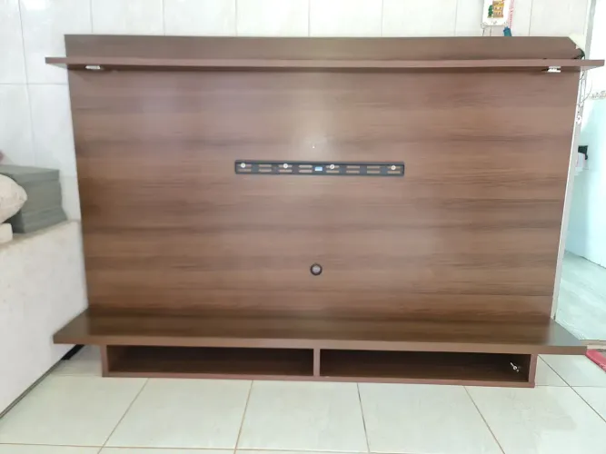 Vendo Rack em MDF Cor Mogno - Medidas: 1,45 Altura × 2,20 Comprimento
