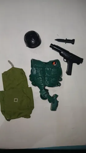 boneco falcon/ action man/ max steel 30 cm: kit de armas