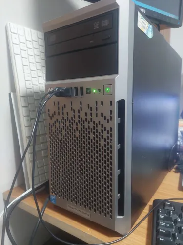 SERVIDOR HP PROLIANT ML310E GEN8 COM 2 HDS SAS