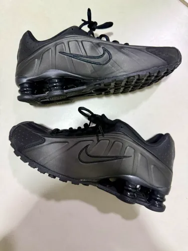 Tênis Nike Shox R4
