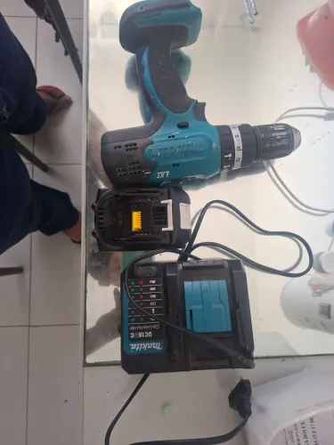Vendo martele e parafusadeira makita
