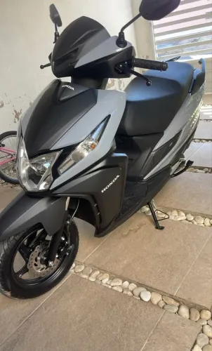Honda Elite 125, 2026/2027, com 129 km, praticamente zera. Informações *