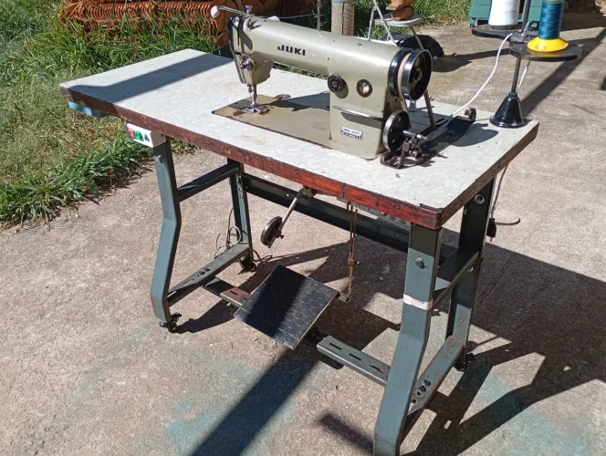 Máquina de costura industrialJuki reta