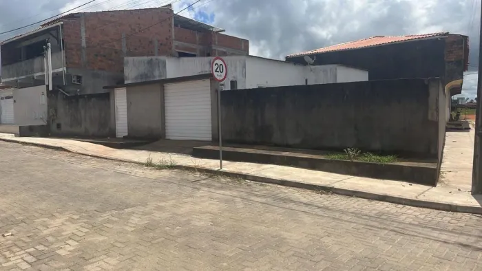 CASA À VENDA - AMPLA, MODERNA E PRONTA PARA MORAR! AMARGOSA - BAIRRO - RODÃO