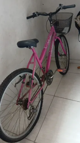 Bicicleta rosa em bom estado 