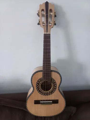 Cavaquinho Otacilio Luthier em Faia maciça ano 2023