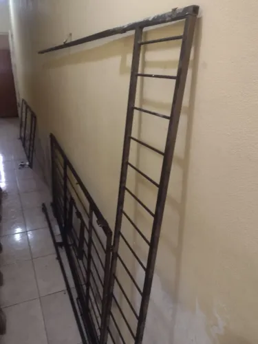 Grade de ferro com duas portas 