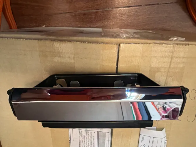 Maçaneta para caçamba L200 triton modelo 2021 original Mitsubishi 