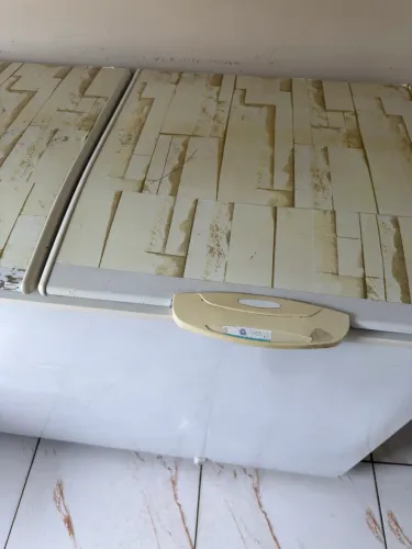 Freezer semi novo