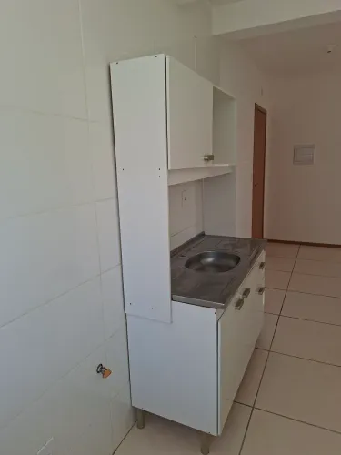 Móvel de cozinha e balcão de pia