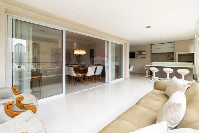 Oportunidade Exclusiva em Perdizes,Condominio Ducato: 190m² com 3 Suítes, 4 Vagas e Lazer 
