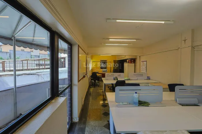 Loja para locação, 98m² de área na Av. Raja Gabáglia